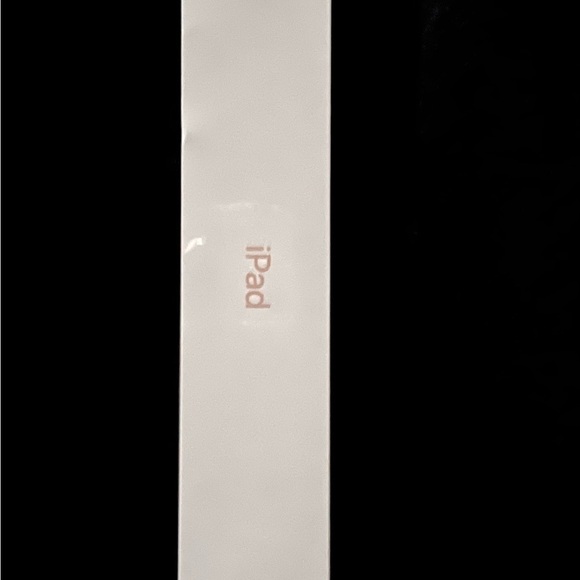 Rose gold colour Factory sealed 7gen iPad 32g - Picture 3 of 4